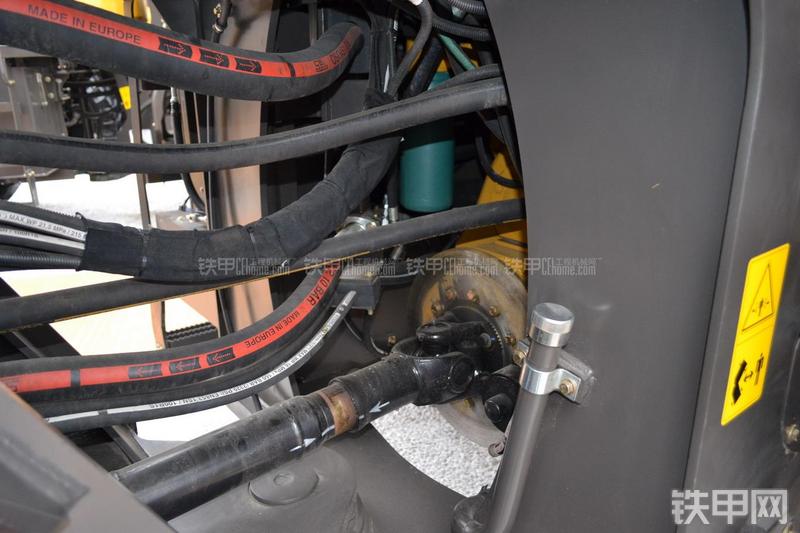 山东临工LG989装载机局部