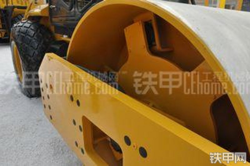 山推SR12-5压路机局部