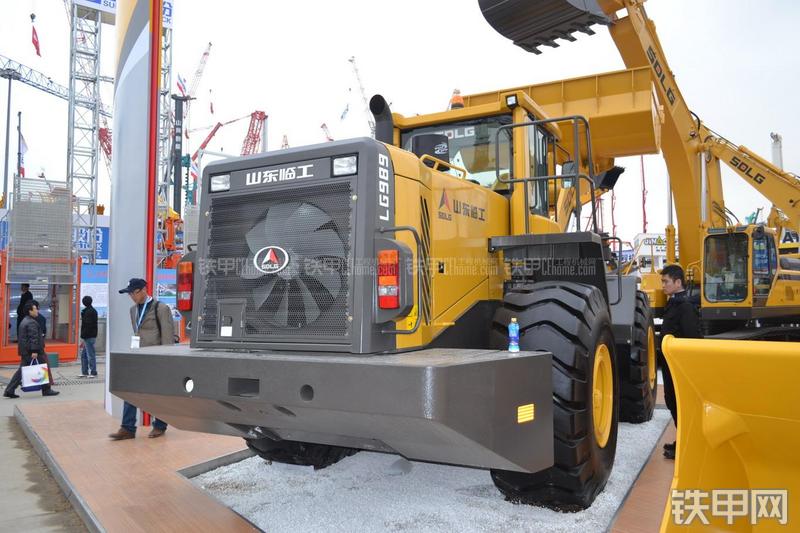 山东临工LG989装载机局部