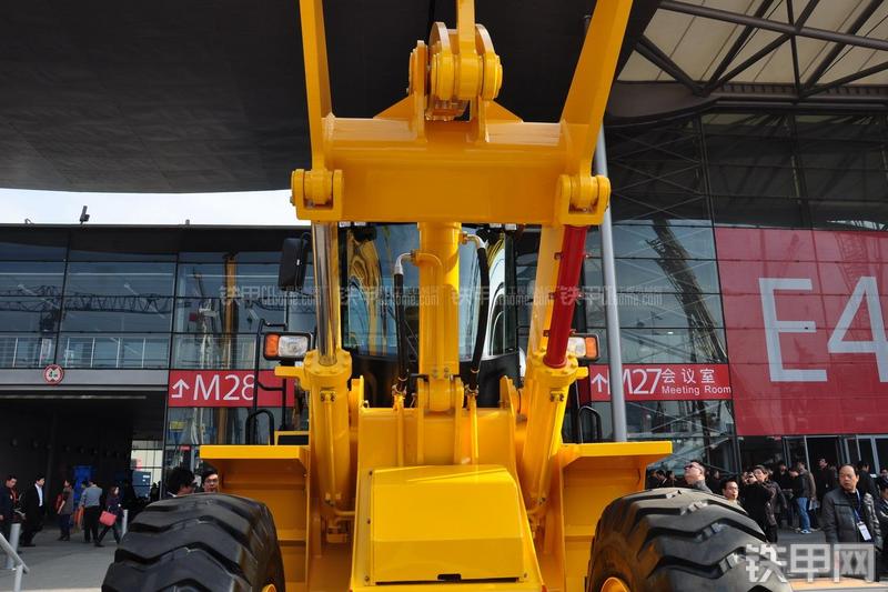 厦工XG956H装载机局部