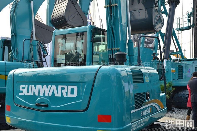 山河智能SWE90E挖掘机局部