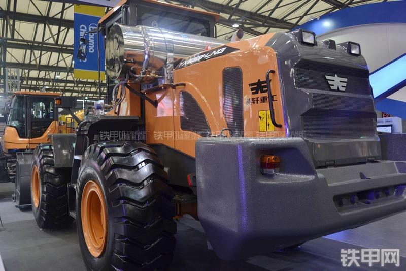 英轩重工YX655-LNG装载机整机外观