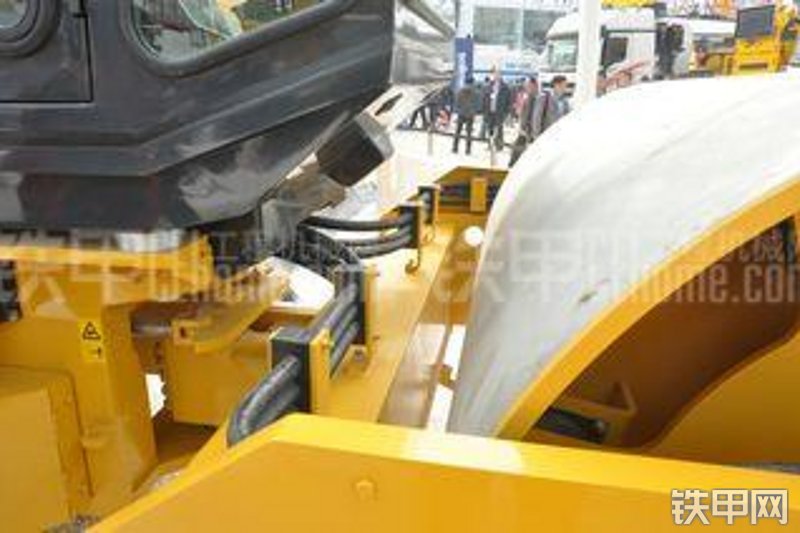 山推SR12-5压路机局部