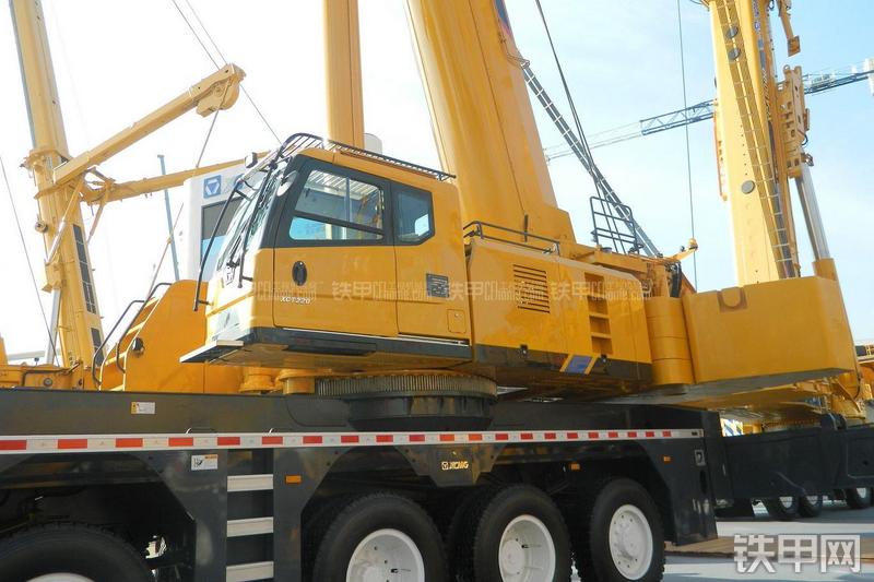 徐工XCT220起重机局部