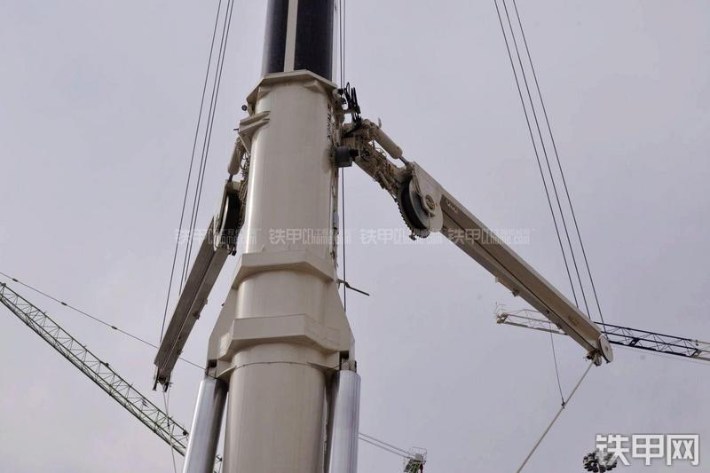 特雷克斯AC1000起重机局部