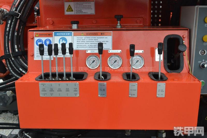 山特维克DH350凿岩钻机局部