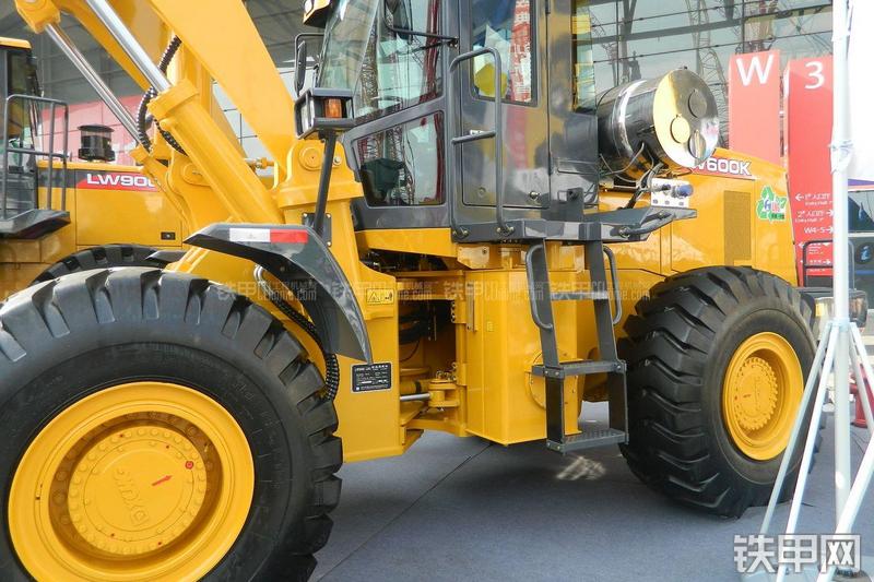 徐工LW600K天然气装载机整机外观