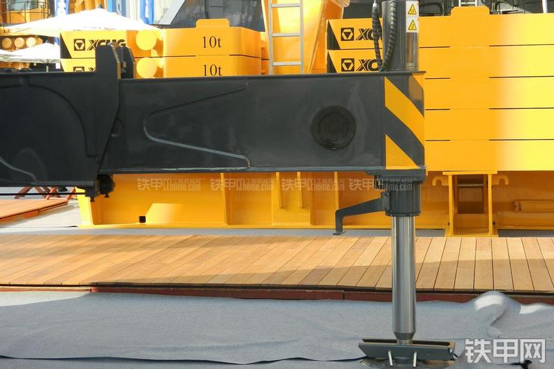 徐工XCT80起重机局部