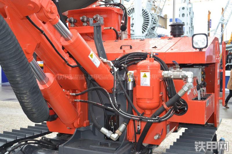 山特维克DH350凿岩钻机局部