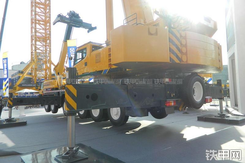 徐工XCT220起重机局部