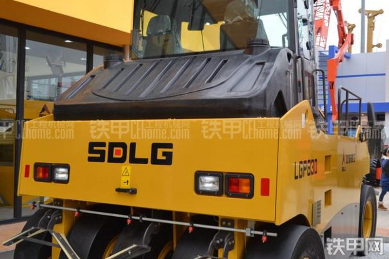山东临工LGP830压路机局部