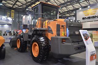 英轩重工YX635装载机展会( )