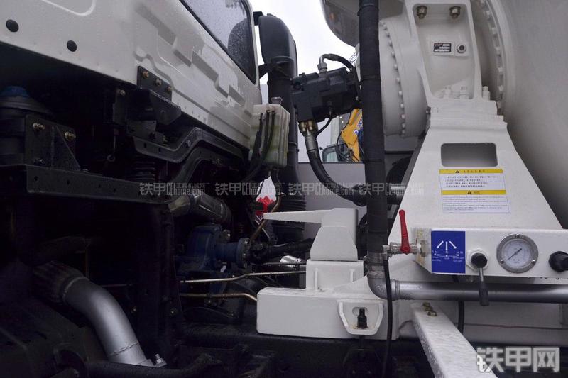 徐工G12NX搅拌运输车局部