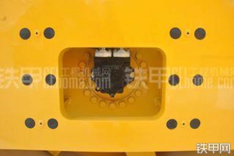 山推SR12-5压路机局部