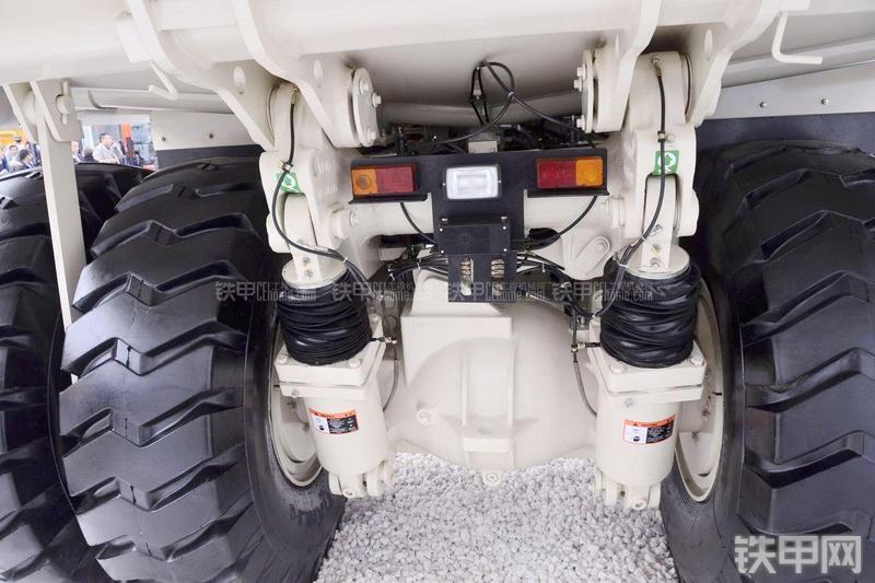 特雷克斯TR35A非公路自卸车局部