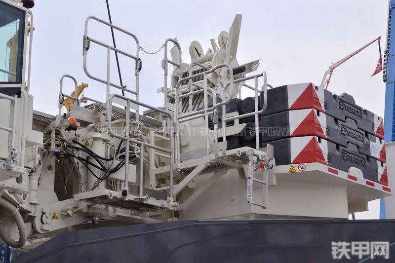 特雷克斯AC1000起重机局部