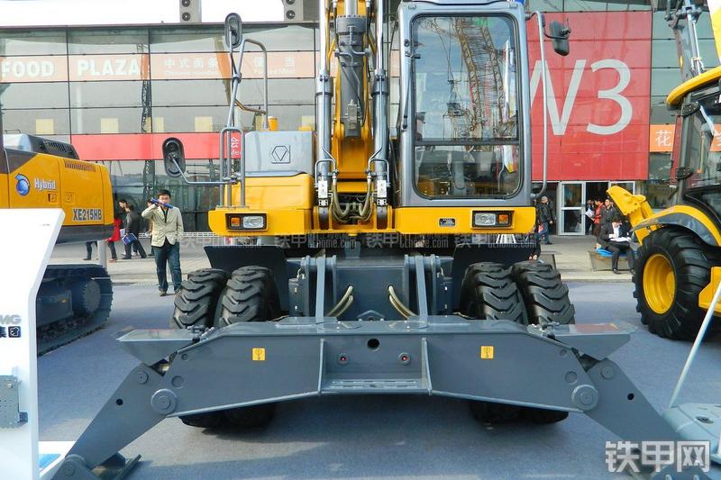 徐工XE150W挖掘机整机外观