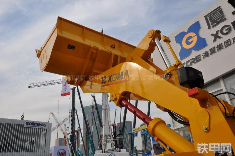 厦工XG962H装载机局部