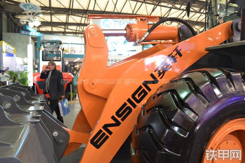 英轩重工YX656装载机展会( )