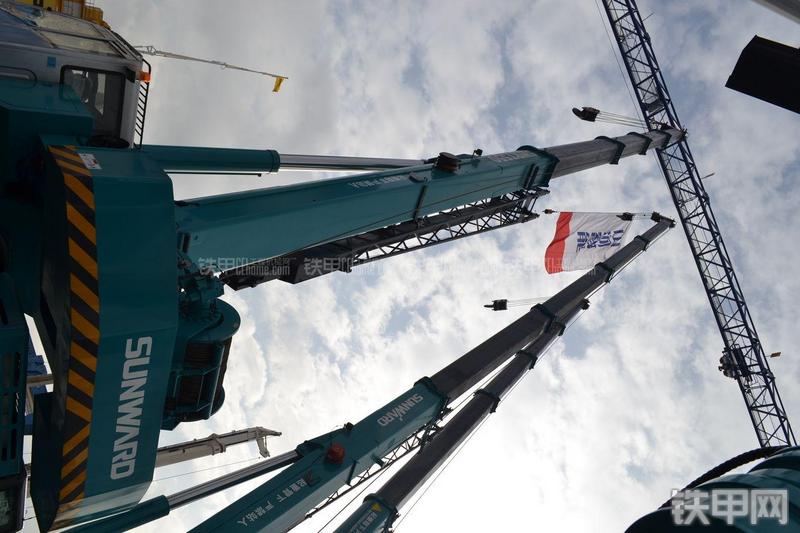 山河智能SWRT55起重机局部