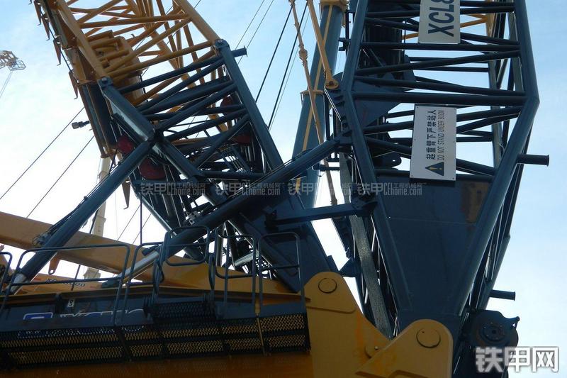 徐工XCL800起重机局部