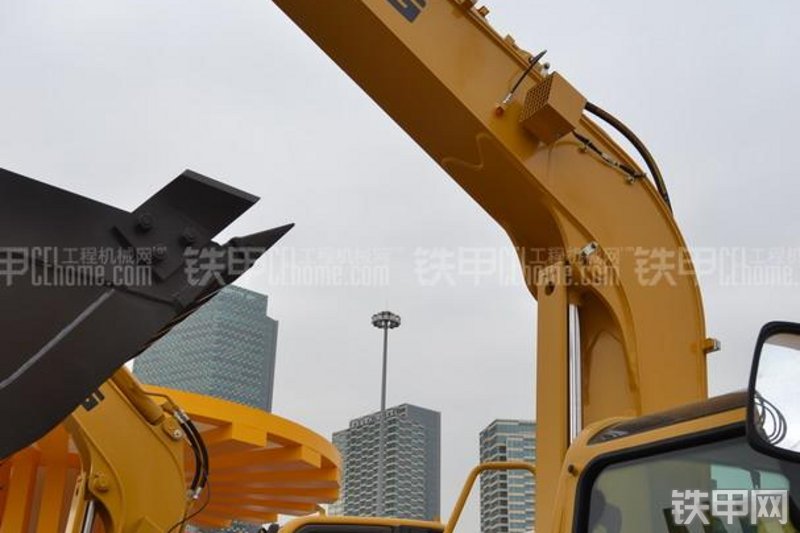 山东临工LG690E挖掘机局部