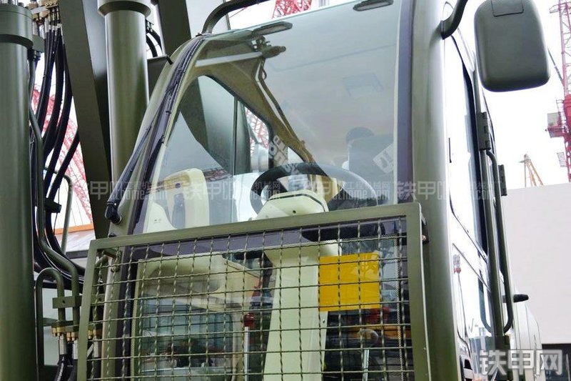 詹阳重工GJW111高速挖掘机局部