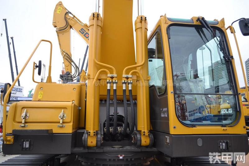 山东临工LG6360E挖掘机局部