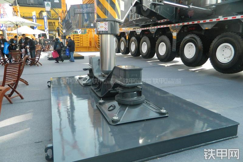 徐工XCL800起重机局部