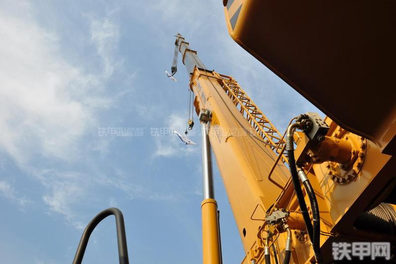 厦工QRY160起重机局部