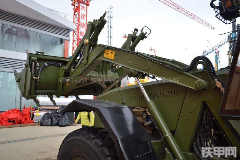 詹阳重工GDG130多用工程车挖掘装载机局部