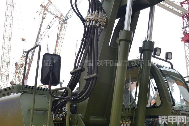 詹阳重工GJW111高速挖掘机局部