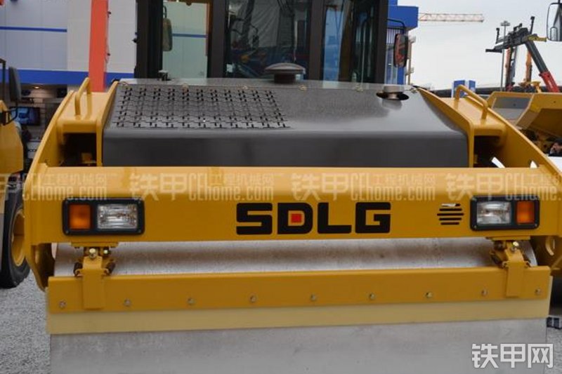 山东临工LGD812H压路机局部