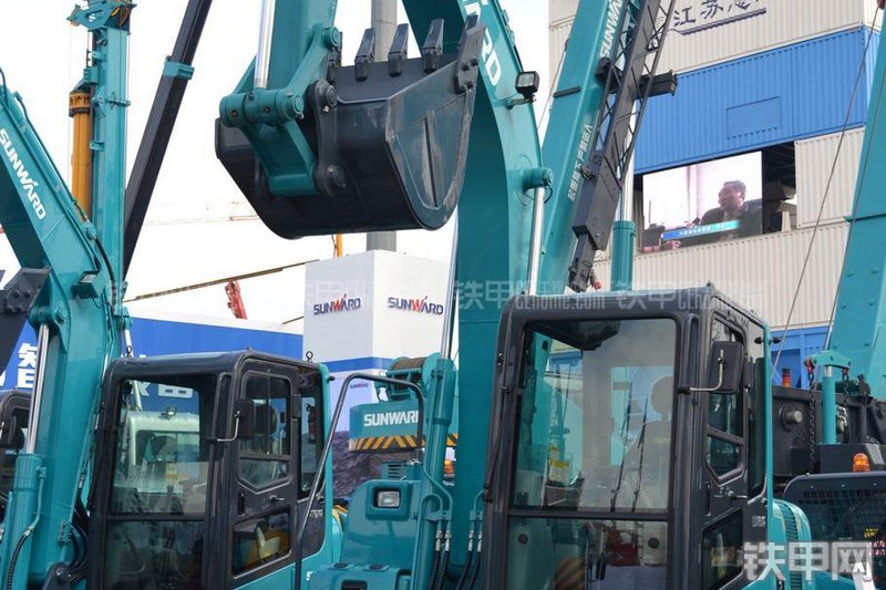 山河智能SWE90E挖掘机整机外观