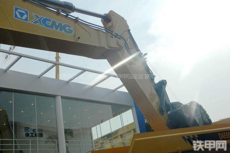 徐工XE1300C挖掘机局部