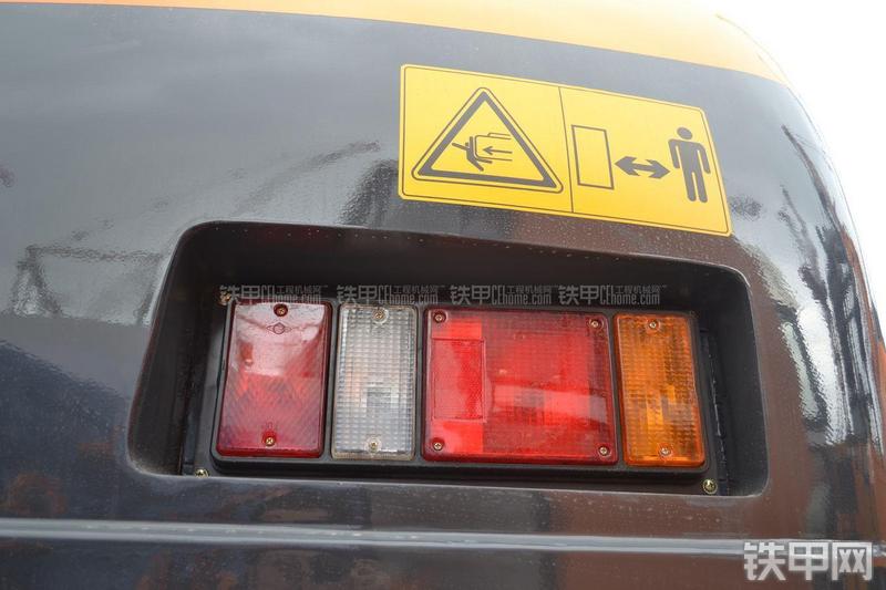 詹阳重工JYL621E挖掘机局部