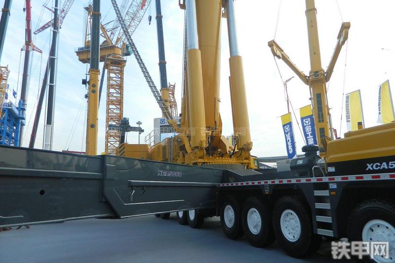 徐工SCA5000起重机局部