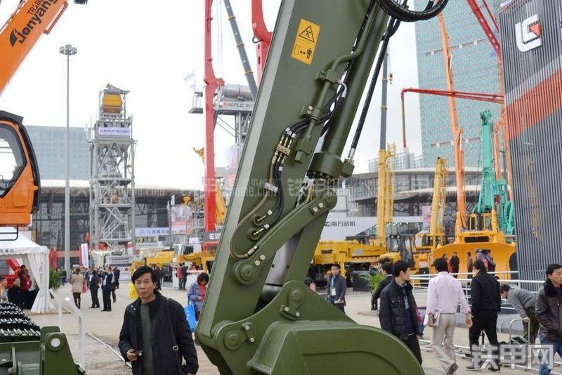 詹阳重工GJW111高速挖掘机局部