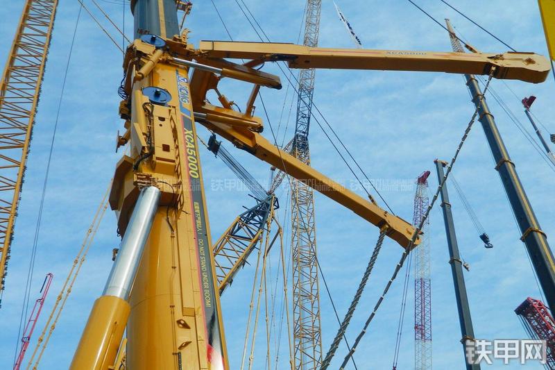 徐工SCA5000起重机局部