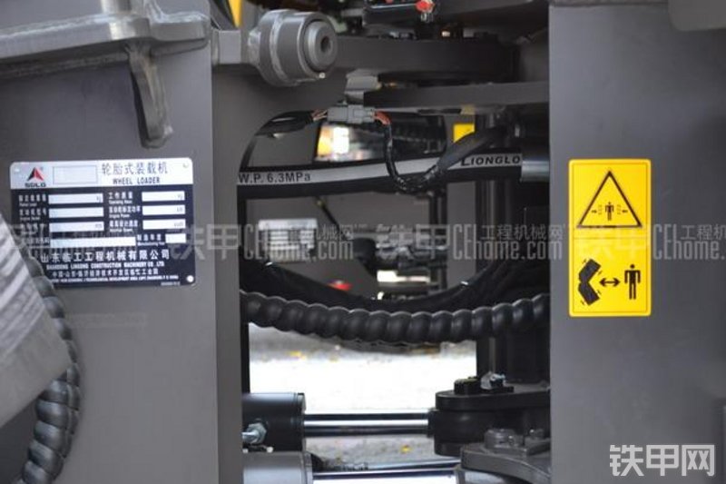 山东临工LG938L装载机局部