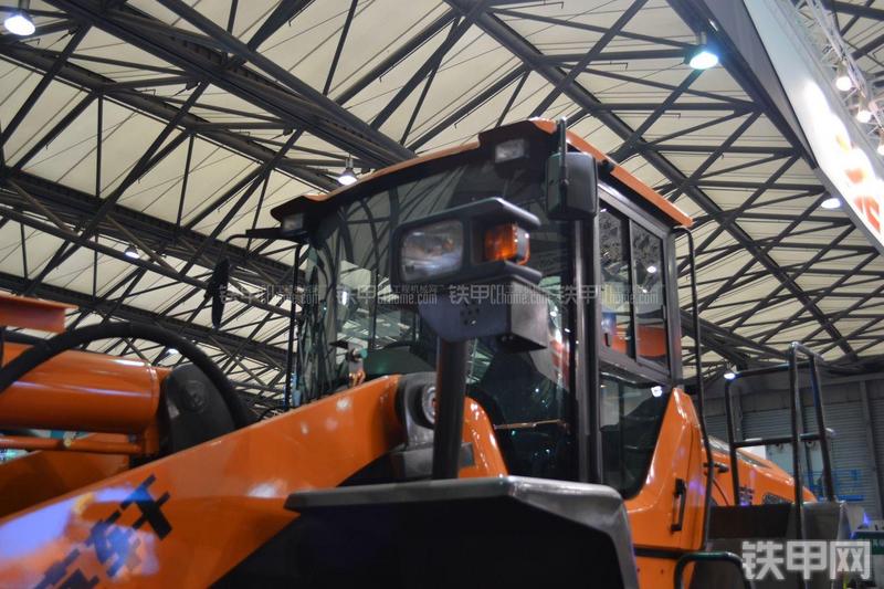 英轩重工YX656装载机展会( )