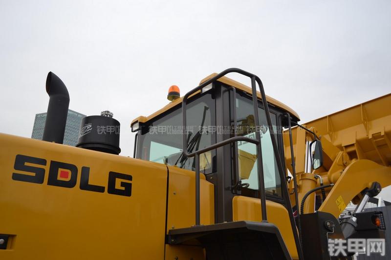 山东临工LG959装载机局部