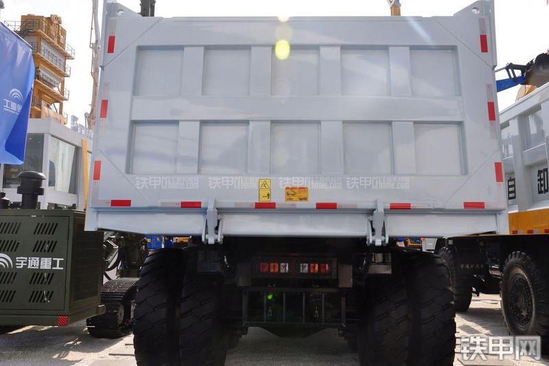 宇通YT3628非公路自卸车局部