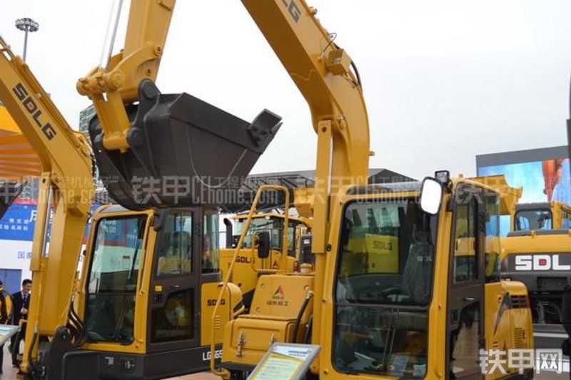 山东临工LG690E挖掘机整机外观