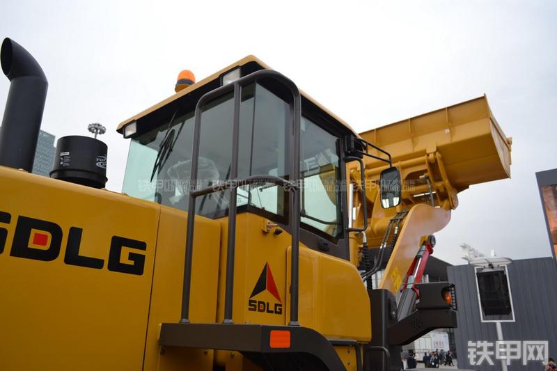 山东临工LG938L装载机局部