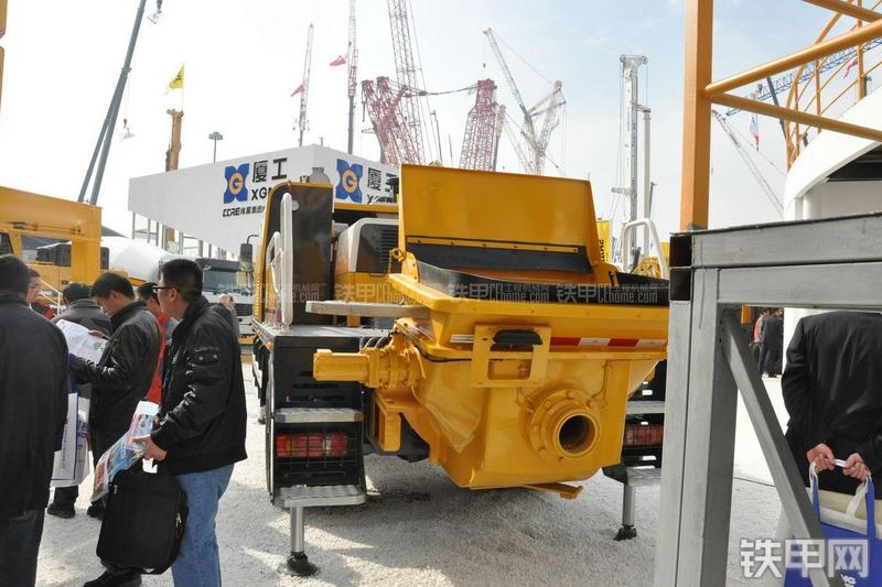 山推HJC5121THB-18I车载泵局部