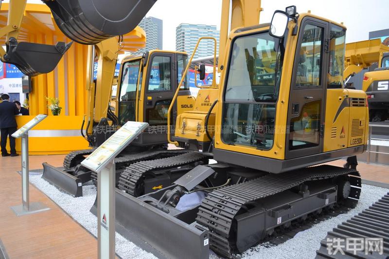 山东临工LG690E挖掘机局部