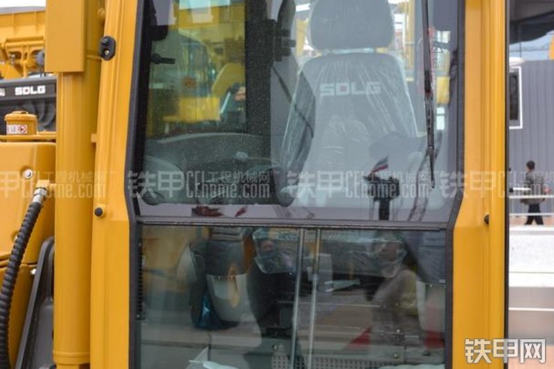 山东临工LG690E挖掘机局部