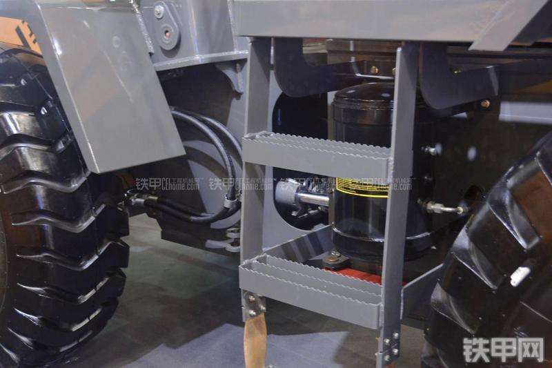 英轩重工YX635装载机展会( )