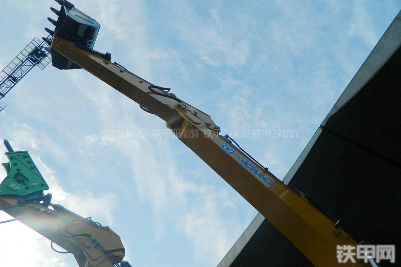 徐工XE215HB挖掘机局部